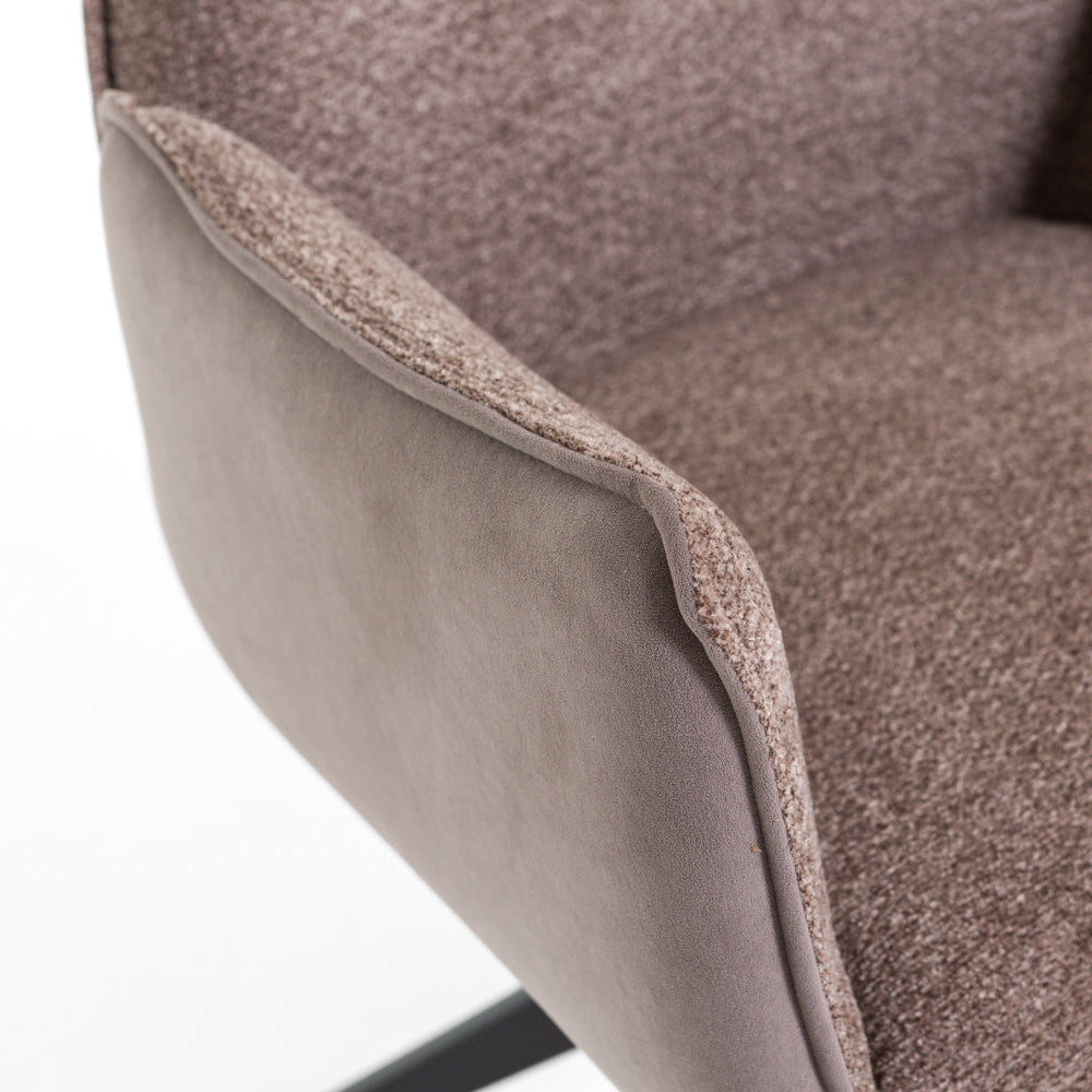 Evelyn – Poltroncina in doppio tessuto con gambe in metallo