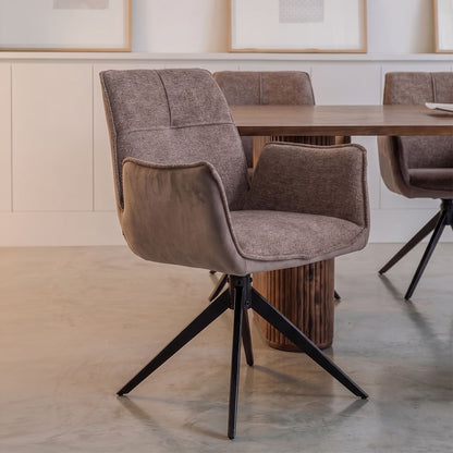 Evelyn – Poltroncina in doppio tessuto con gambe in metallo